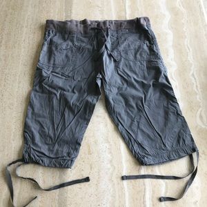 NICK & SARAH GREY CAPRIS